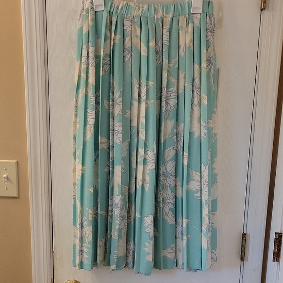 Lady Devon Dresses & Skirts - Pleated Blue and Green Midi Skirt for Casual Resort Wear